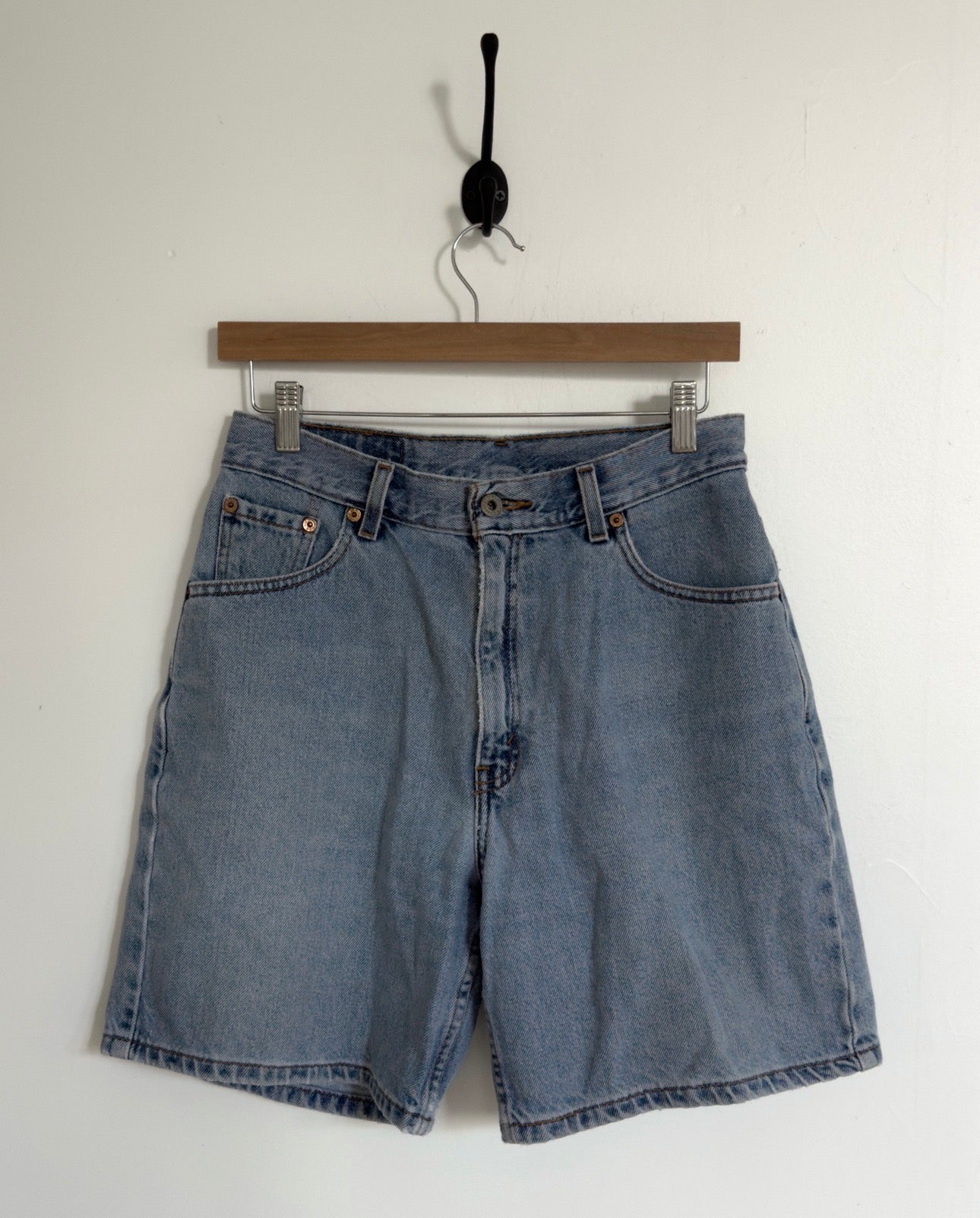 Levi's Regular Fit Shorts | 28