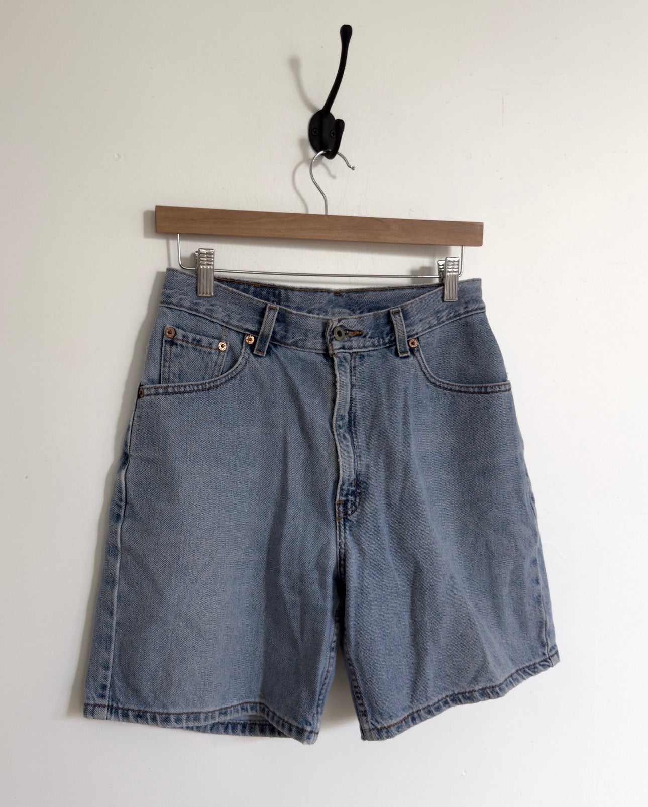 Levi's Regular Fit Shorts | 28