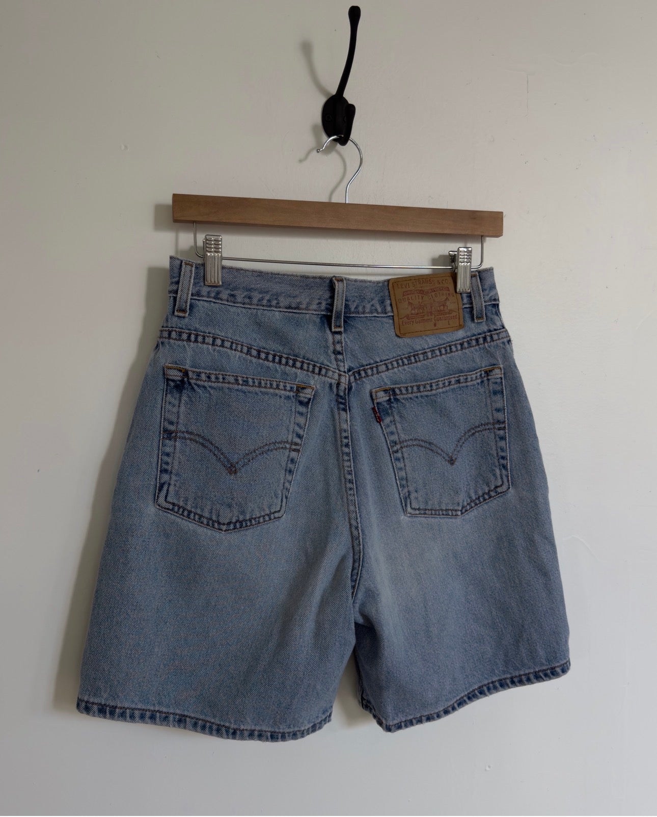Levi's Regular Fit Shorts | 28